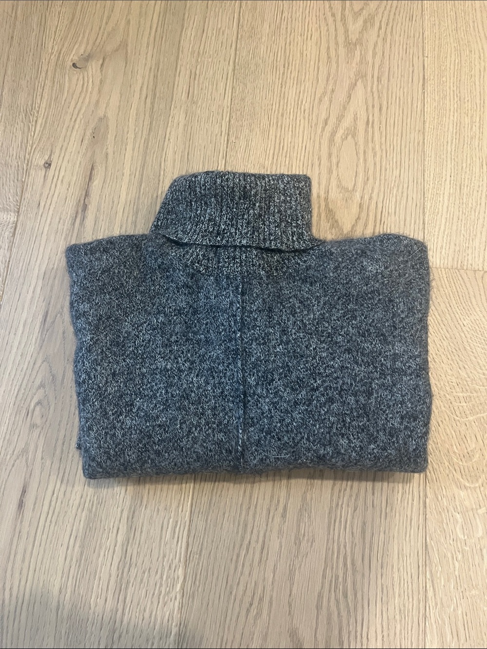 Bloomingdale’s Cashmere Women’s Charcoal Gray Heather Turtleneck Sweater